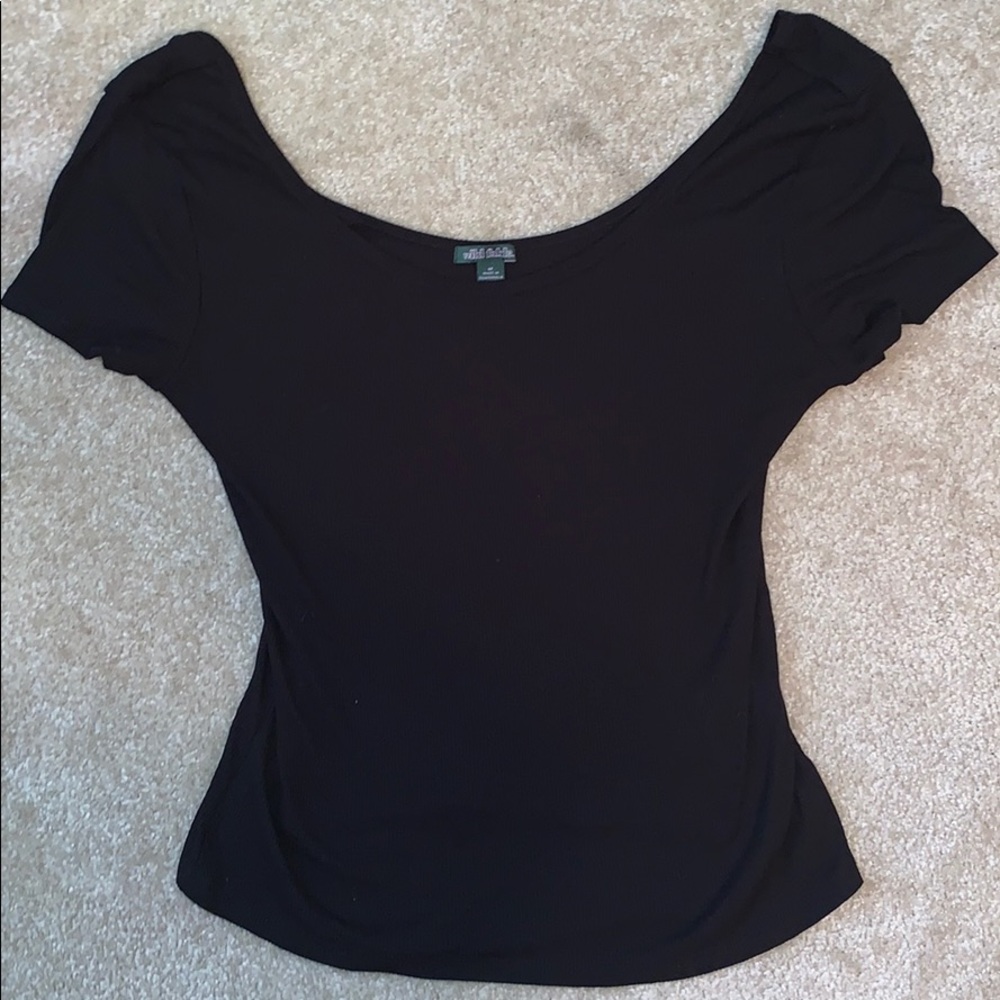 black fitted t-shirt